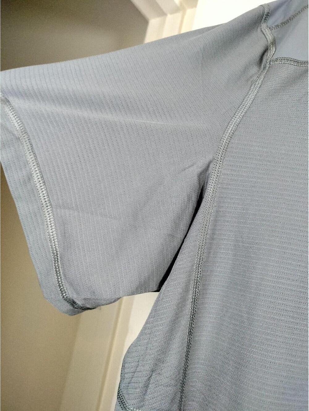 Lululemon Men's Metal Vent Tech Short Sleeve Shirt Gray Stripes Size L Large - Picture 7 of 7